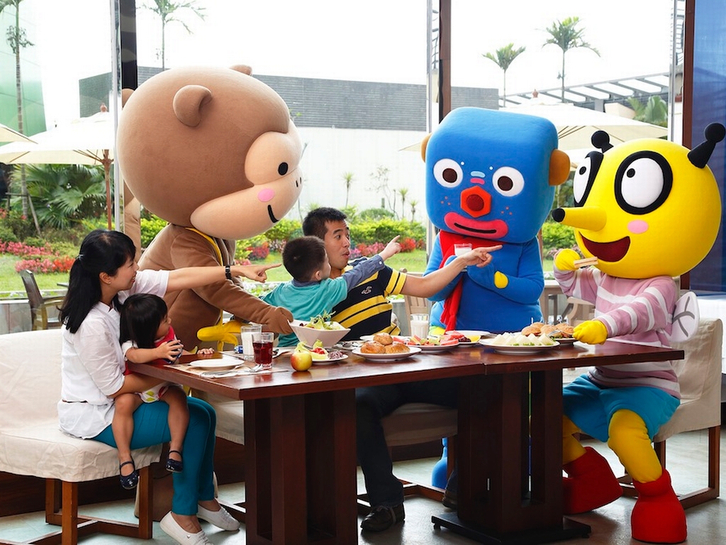 Enjoy a Breakfast with Mascot on weekend