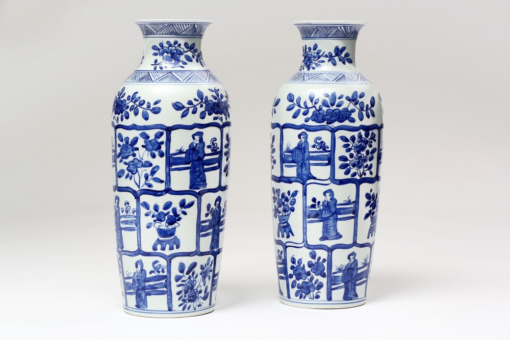 Blue and white Chinoiserie porcelain never goes out of fashion