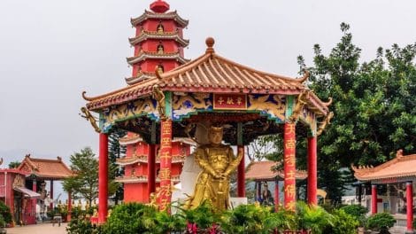 Temples in Hong Kong: The 10000 Buddhas Monastery in Sha Tin