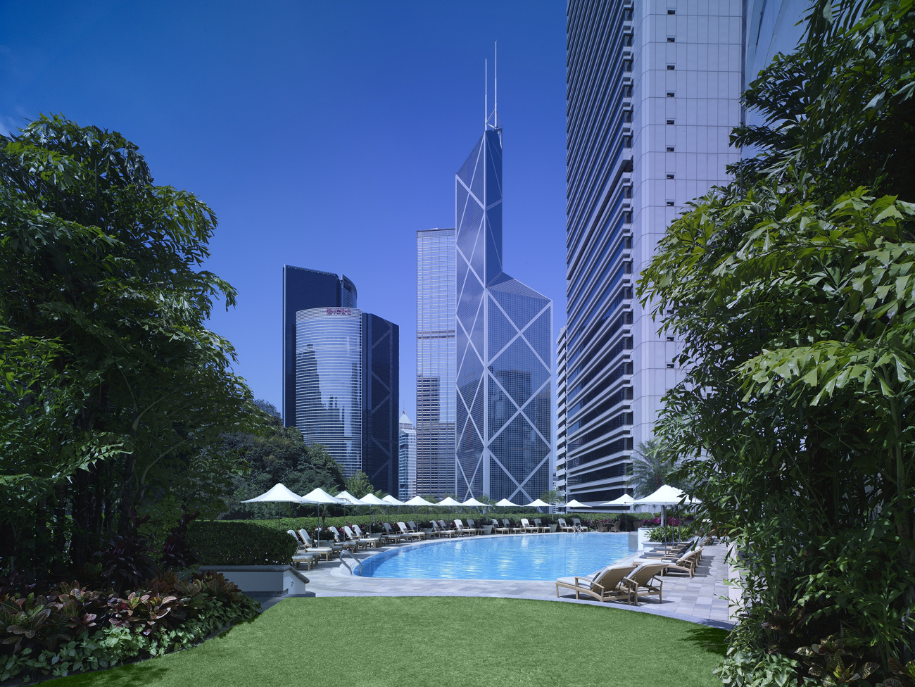 The stunning view from the Island Shangri-La Hong Kong hotel swimming pool