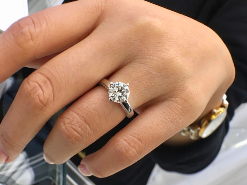 customised diamond ring from the diamond registry in hong kong