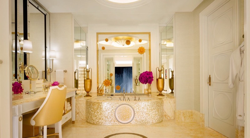 hotels in Macau: The impressive bathroom in the Fountain Parlour Suite