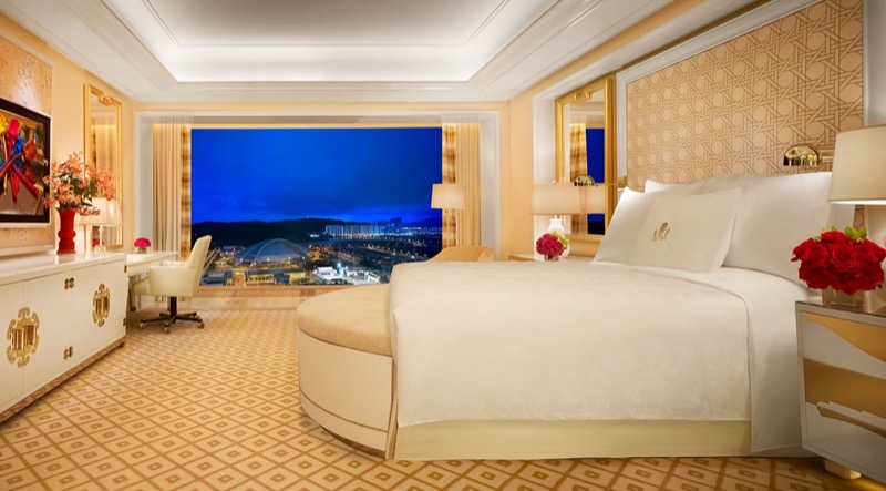 hotels in Macau: An opulent Parlour Suite bedroom