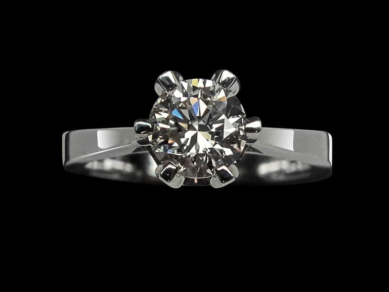 image of engagement ring jewellery by Zaha et Cetera