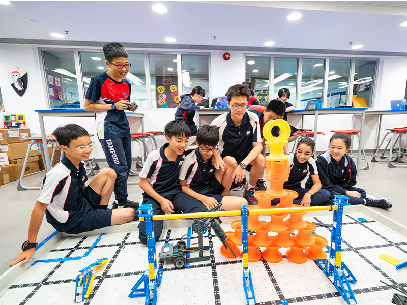 Stamford American School Hong Kong students with robot
