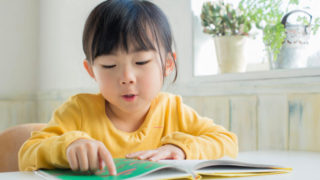 Child reading for web article on Books and Brains - helping children with reading and phonics