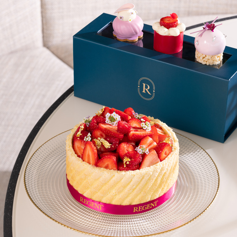 Gifts for mum for Mother's Day - cake and pastries at The Regent Lobby Lounge